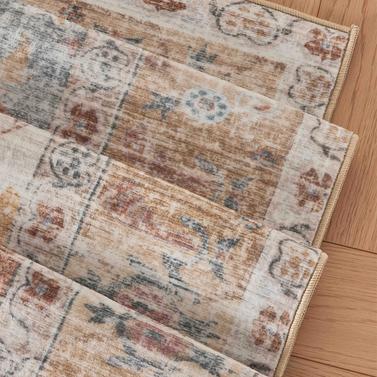 One Washable Rug in Orange And Cream, Made of Faux Cashmere with a Short Plush Texture. It Features a Non-Slip Backing And Is Soft, Non-Shedding, And Has a Durable Edge, Suitable for Decorating Living Rooms, Bedrooms, Kitchens, Laundry Areas